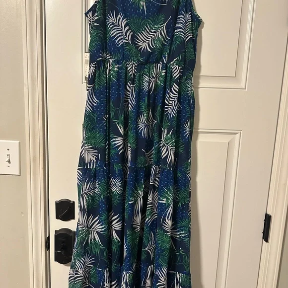 Luxology Dresses | Brand New Luxology Blue/Green Leaf Print Maxi Dress. Size 8 | Color: Blue/Green | Size: 8 | Robyn30056'S Closet